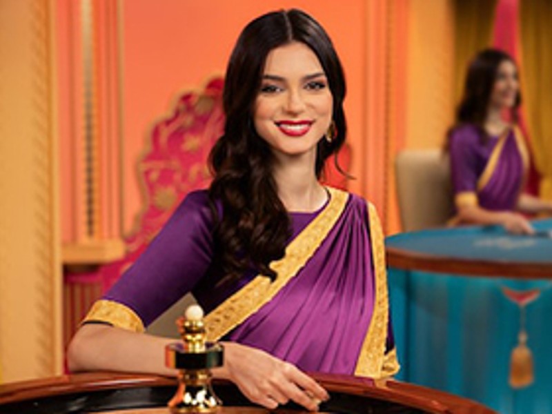 Người chia bài trực tiếp chuyên nghiệp tại sảnh Baccarat của 88nn